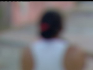 Avó de adolescente violentada em Arraial do Cabo, RJ (Foto: Reprodução / Inter TV)