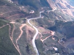 Família de advogado alugou helicóptero para sobrevoar BR-262, mas nada foi encontrado (Foto: Reprodução/TV Gazeta Norte)