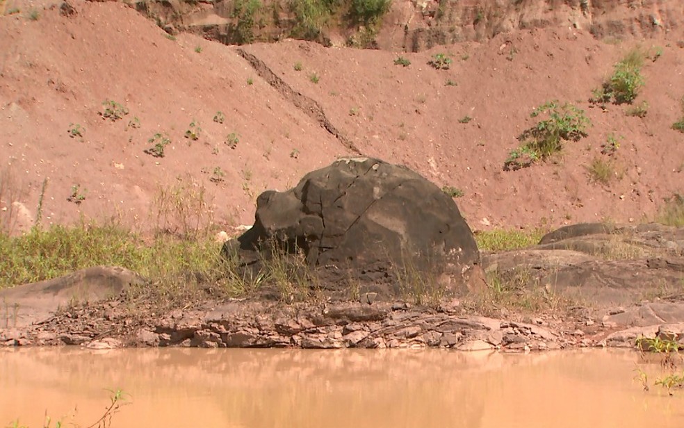 Mineradora em Santa Rosa de Viterbo tem estromatólitos com até três metros de altura (Foto: Maurício Glauco/EPTV)