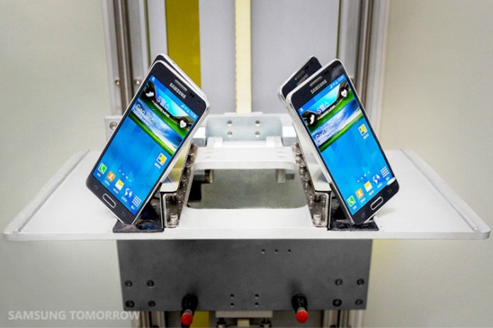 Veja como é feita a carcaça metálica do Galaxy Alpha (Foto: Divulgação/Samsung)