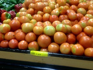 Tomate apresentou alta de 1,43%, segundo levantamento da Seplan (Foto: Fabiana Figueiredo/G1)