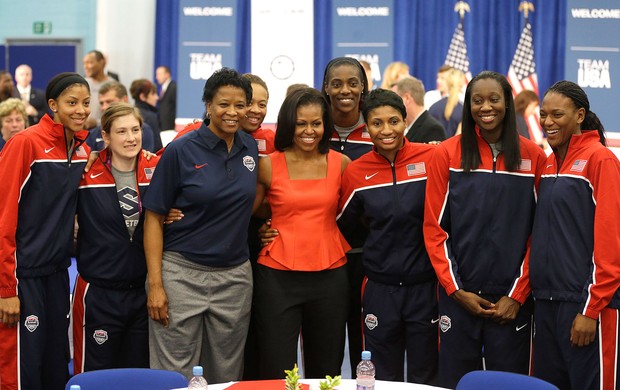Michele Obama faz um discurso para os atletas americanos em Londres (Foto: AP)