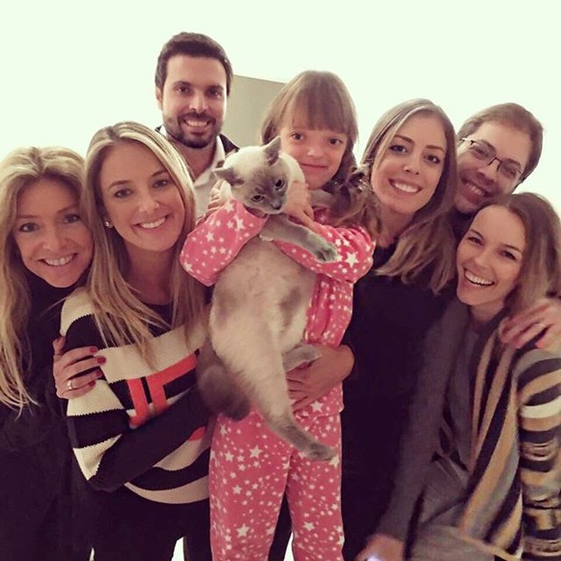 Ticiane Pinheiro com Sacha Chryzman, Fabiana Justus e o marido, Bruno D'Ancona, Ricardo Justus e sua mulher, Fran Fischer, e Rafinha (Foto: Reprodução/Instagram)