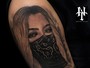 Rafaella Santos tatua o próprio rosto no braço