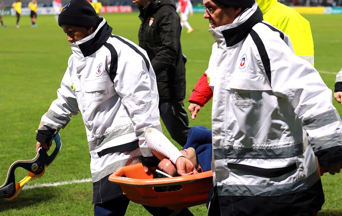 Falcao Garcia deixa o jogo do Monaco machucado (Foto: AFP)