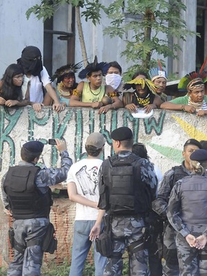 Maioria resiste a deixar museu no Rio, e cerco da polícia continua (Fábio Teixeira/Estadão Conteúdo)