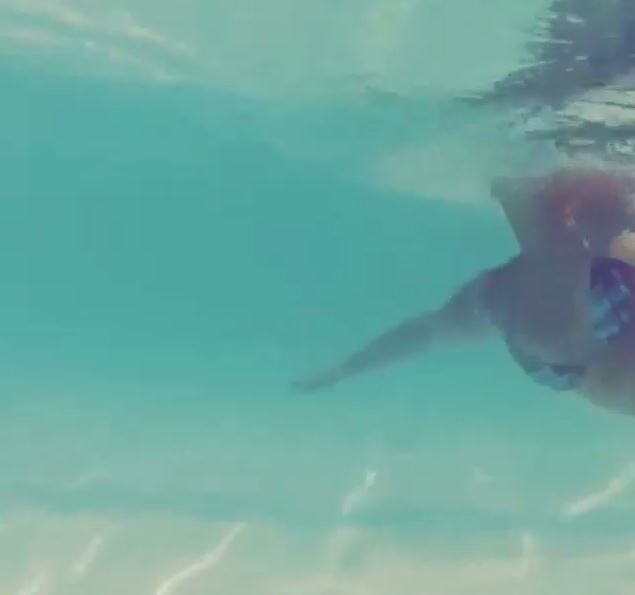 Preta Gil nadando (Foto: Instagram / Reprodução)
