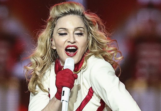 Madonna durante show na Califórnia de sua atual turnê (Foto: Getty Images)