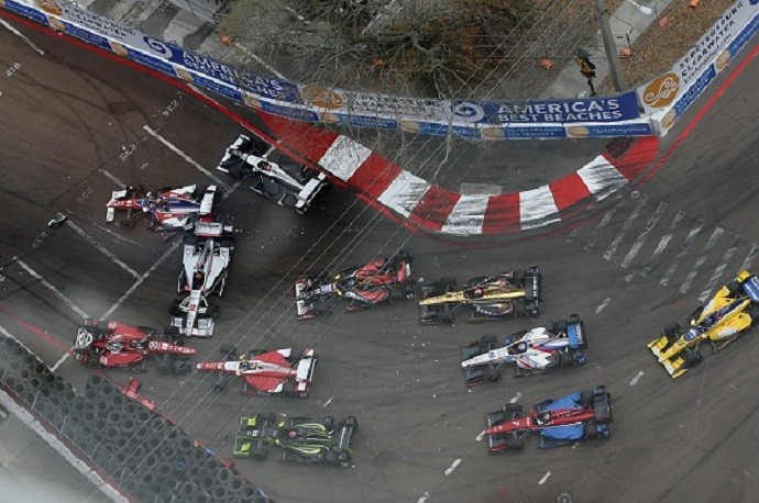 Engavetamento marca corrida da Indy em St. Petersburg (Foto: Divulgação)