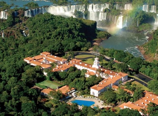 O Hotel Belmond é o único dentro do Parque Nacional do Iguaçu, oferece acesso exclusivo às cataratas aos hóspedes (Foto: Divulgação)