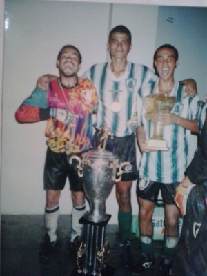 Jogadores do América-MG comemorando o título de 1996 no Pacaembu (Foto: Arquivo pessoal)