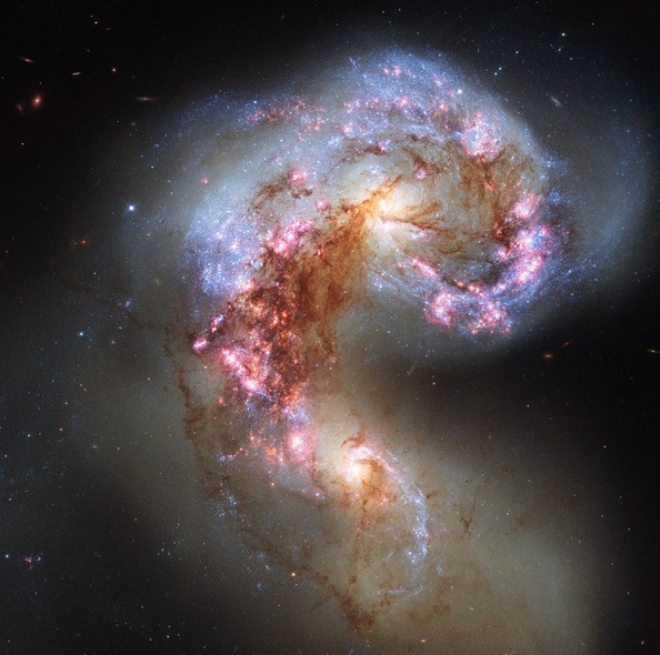 25 anos do Telescópio Espacial Hubble: O par de galáxias Antennae