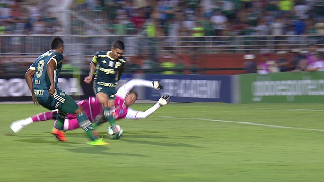 Palmeiras abre 2 a 0, mas vacila no fim, apenas empata com Bahia e é vaiado 