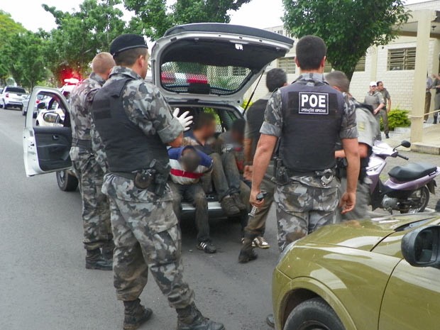 G1 Polícia Prende Cinco Suspeitos De Roubo A Agência Bancária No Rs