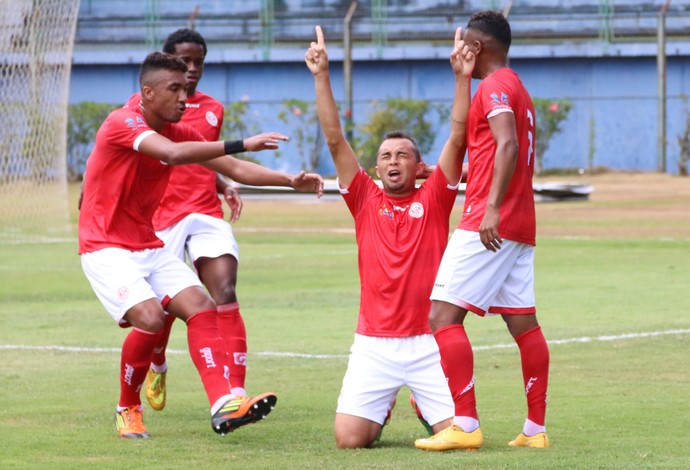 Juninho comemora gol do Tupynambás  (Foto: Kiko Halfeld/Divulgação)