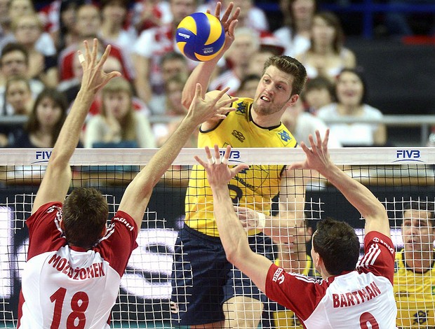 Éder vôlei Brasil contra Polônia (Foto: EFE) Éder vôlei Brasil contra Polônia (Foto: EFE)