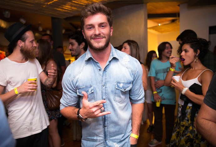 Kleber Toledo marca presença em evento para prestigiar Carlos Burle (Foto: Divulgação)