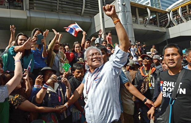 Líder dos protestos, Suthep Thaugsuban, em uma manifestação contra o governo da Tailândia nesta terça-feira (21). (Foto: Christophe Archambault/AFP)