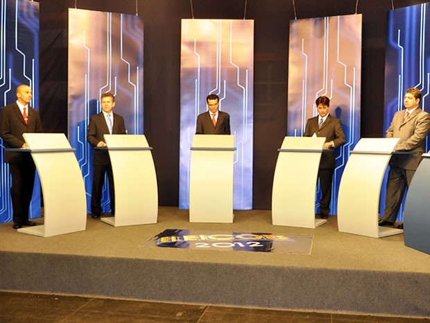 Cinco candidatos participaram do último debate antes das eleições (Foto: Marcy Monteiro Neto/G1 MT)