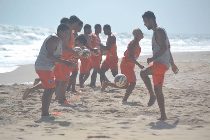 Parnahyba treina na praia (Foto: Didupaparazzo ) Parnahyba treina na praia (Foto: Didupaparazzo )
