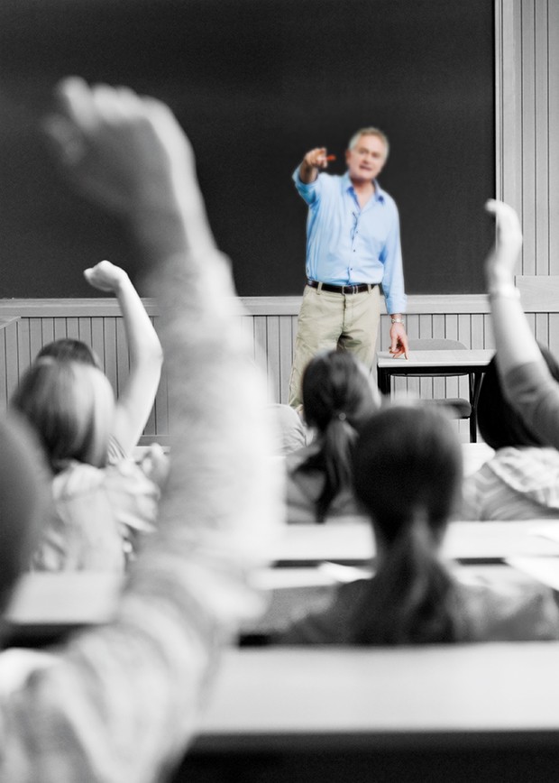 ENSINO Professor na sala de aula.  Um mestre  ruim atrasa  o aprendizado da classe (Foto: Getty Images/moodboard RF)