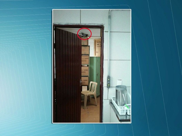 Em uma Etec foi encontrado um pombo dentro da sala onde as merendas são armazenadas (Foto: TV Globo/Reprodução)