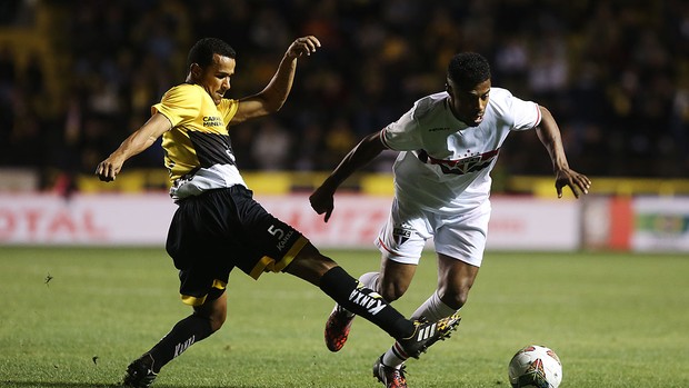 Michel Bastos São Paulo (Foto: Rubens Chiri / site oficial do São Paulo FC)