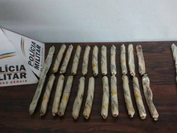 Material foi apreendido e está na delagacia de Divinópolis (Foto: Polícia Militar/Divulgação) Material foi apreendido e está na delagacia de Divinópolis (Foto: Polícia Militar/Divulgação)