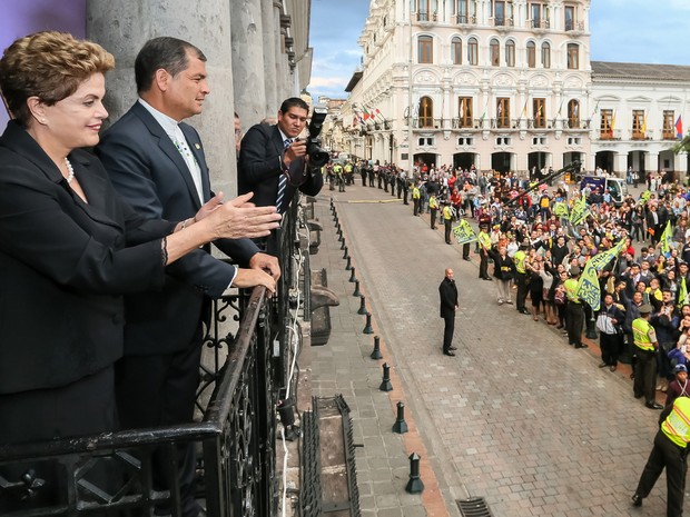 Dilma no palácio presidencial equatoriano, ao lado de Rafael Correa (Foto: Roberto Stuckert Filho/PR)