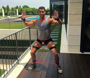 Cristiano Ronaldo em dia de exercício (Foto: Facebook)