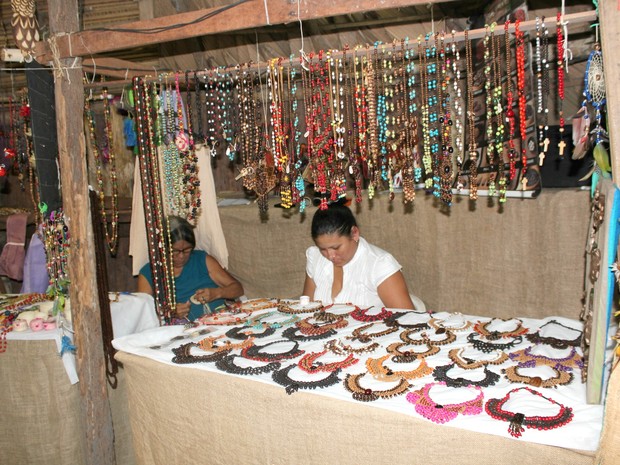 Indigenas se organziaram em associação para articular a comercialziação de produtos (Foto: Ive Rylo/G1 AM)