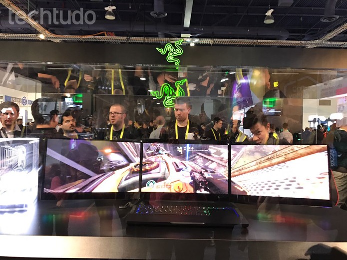 Razer Project Valerie, o notebook com três monitores (Foto: Anna Kellen Bull/TechTudo) Razer Project Valerie, o notebook com três monitores (Foto: Anna Kellen Bull/TechTudo)