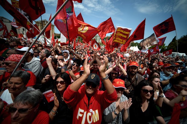 Italianos protestaram em Roma contra desemprego e criticam premiê (Foto: Filippo Monteforte/AFP)