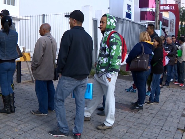 População enfrenta atrasos para receber análises do seguro desemprego (Foto: Reprodução/EPTV)