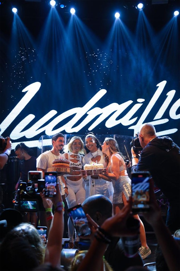 Ludmilla comemorou seus 27 anos na Sapucaí (Foto: Ygor Marques)