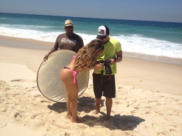 Andressa Urach posa de biquíni na praia (Foto: Divulgação) Andressa Urach posa de biquíni na praia (Foto: Divulgação)