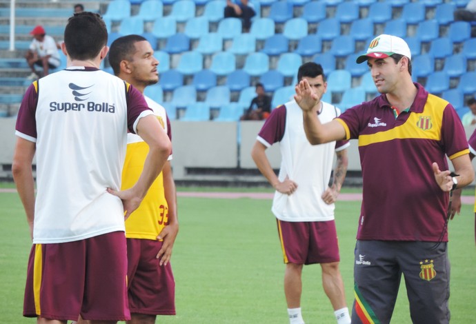 Técnico do Sampaio, Léo Condé, diz que trabalho com Henrique e Felipe deve ser cauteloso (Foto: Sampaio / Divulgação) Técnico do Sampaio, Léo Condé, diz que trabalho com Henrique e Felipe deve ser cauteloso (Foto: Sampaio / Divulgação)