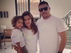 Ronaldo posa com a namorada e a filha para campanha beneficente