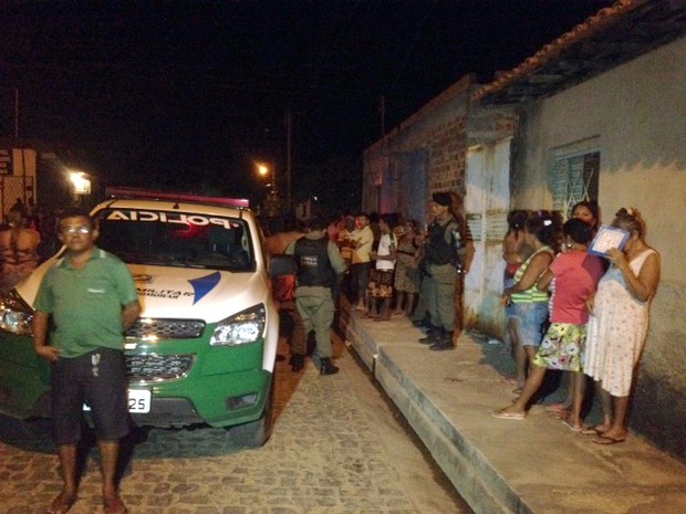 Comerciante foi encontrado morto no quinta de sua casa na Zona Sul de Teresina (Foto: Gil Oliveira/ G1 PI) Comerciante foi encontrado morto no quinta de sua casa na Zona Sul de Teresina (Foto: Gil Oliveira/ G1 PI)