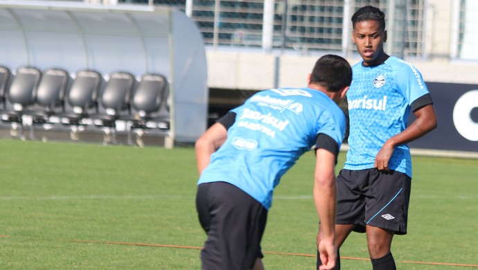 Matheus Biteco treino do Grêmio (Foto: Eduardo Moura/GloboEsporte.com)