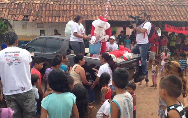 Torcida do Flamengo no AP entrega donativos da campanha 'Fla Natal' (Foto: Divulgação/Fla-Amapá)