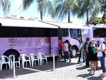 Ônibus onde ocorrem atendimentos a mulheres em situação de violência em áreas rurais  (Foto: Roberto Castro/Agência Brasília)