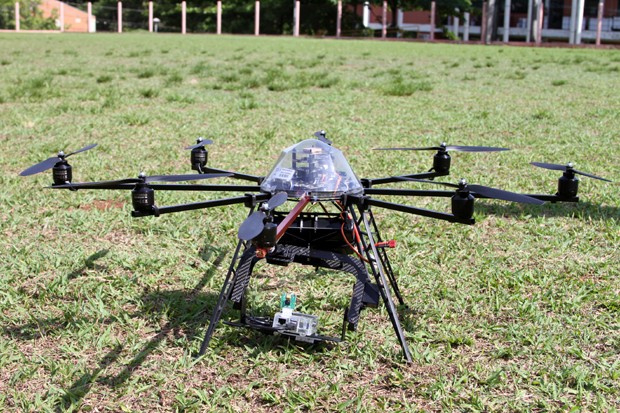 Microcóptero utilizado pela equipe da USP para pesquisa em São Carlos (Foto: Fernanda Vilela/Divulgação USP)