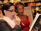 Famosos fazem leitura de livro de Elisa Lucinda no Rio
