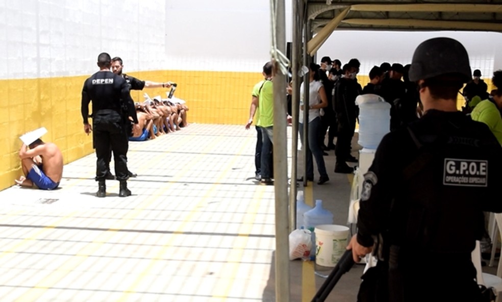 Agentes penitenciários federais deverão permanecer por pelo menos mais 30 dias em Alcaçuz (Foto: Thyago Macedo/G1)