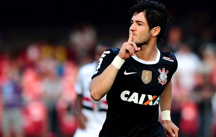 Pato gol Corinthians São Paulo (Foto: Marcos Ribolli / Globoesporte.com)