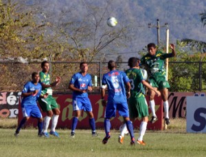 Nova Russas x Iguatu pela 3ª Divisão do Campeonato Cearense de 2012 (Foto: Deberlima.blogspot.com)