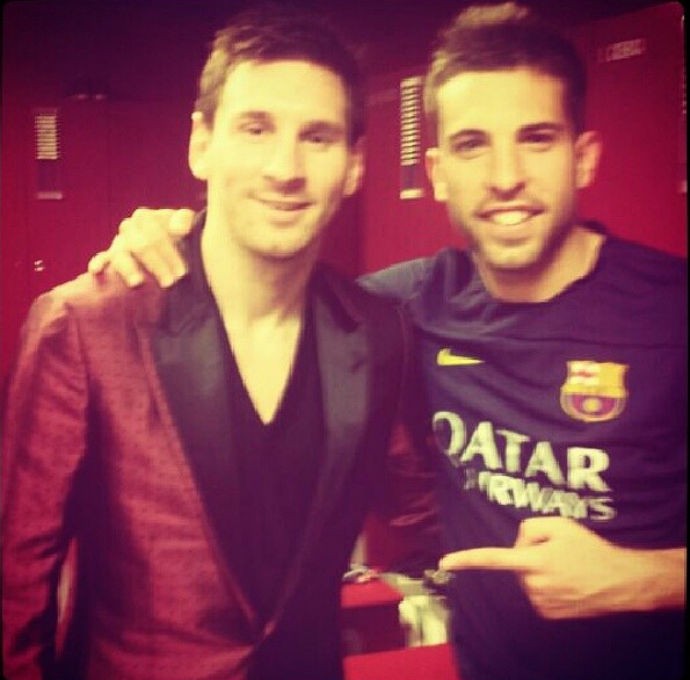 Jordi Alba posa para foto com o goleador Messi (Foto: Reprodução/Instagram)