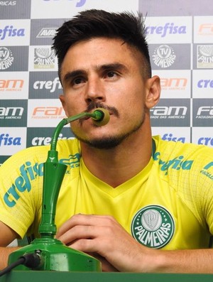 Ex-corintiano, Willian promete festejar se marcar pelo Palmeiras em Itaquera