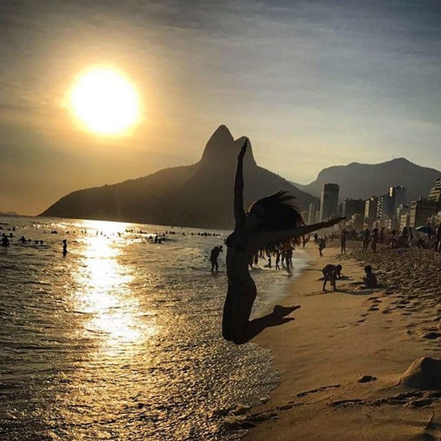 Daniella Sarahyba na praia de Ipanema, Zona Sul do Rio (Foto: Instagram/ Reprodução)